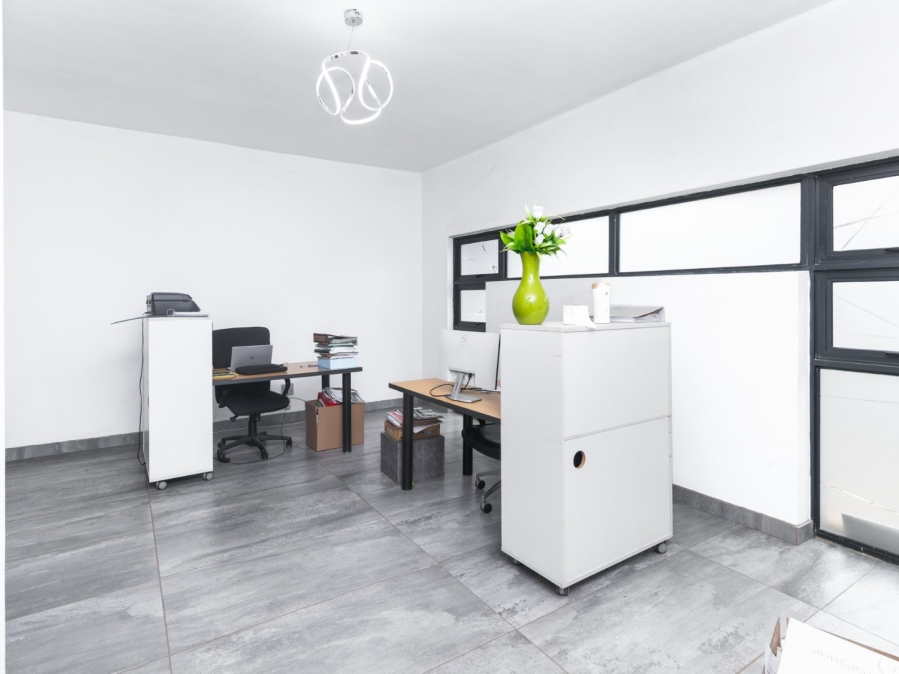 6 Bedroom Property for Sale in Gateway Manor North West